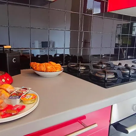 Appart Spacieux A 5 Min Du Tram Avec Parking Prive Appartement